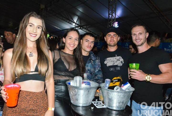 Maiara e Maraisa animam público na segunda noite de Expopedras