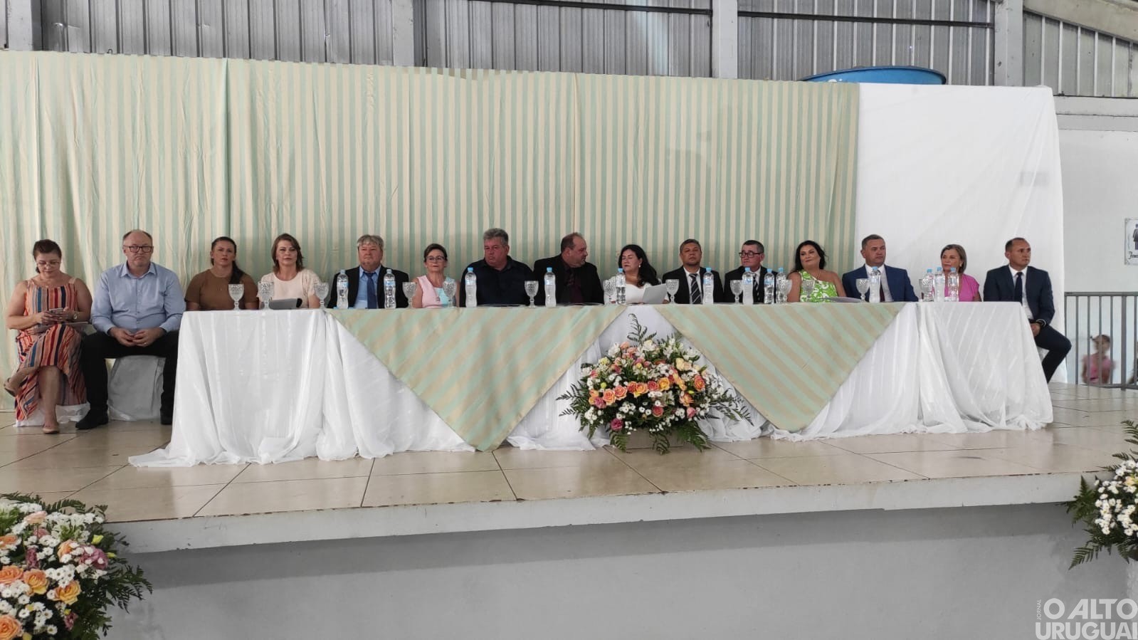 Elton Tatto toma posse como prefeito de Pinheirinho do Vale