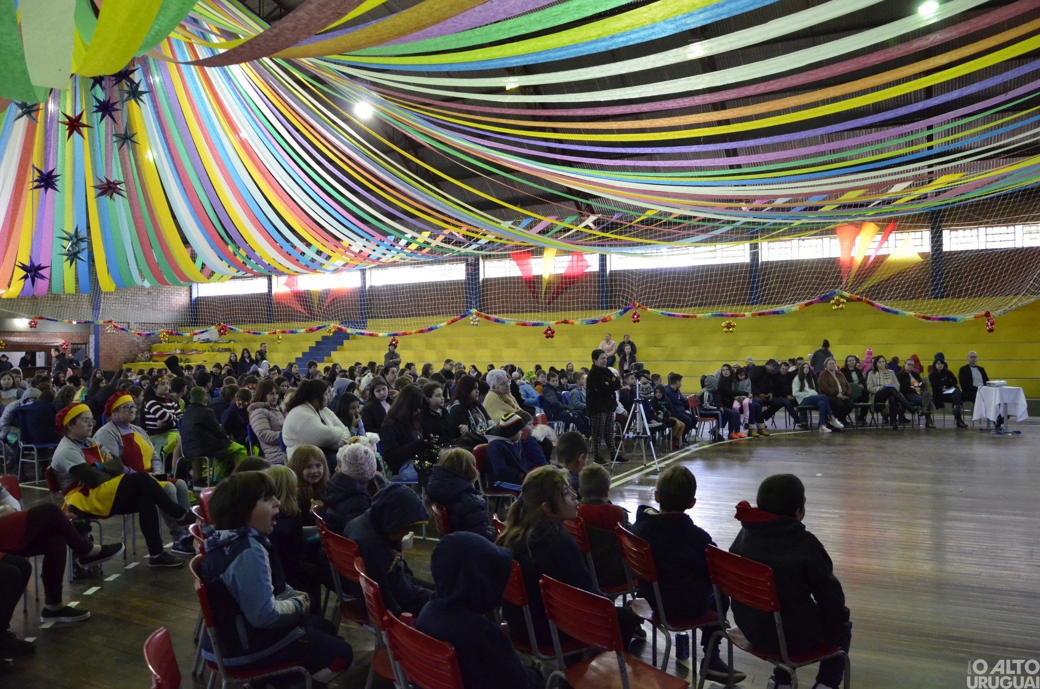 Feira do Livro da Escola Caiçara recebe grande público no primeiro dia