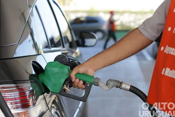 Inflação oficial fecha agosto em 0,87%, puxada pelos combustíveis