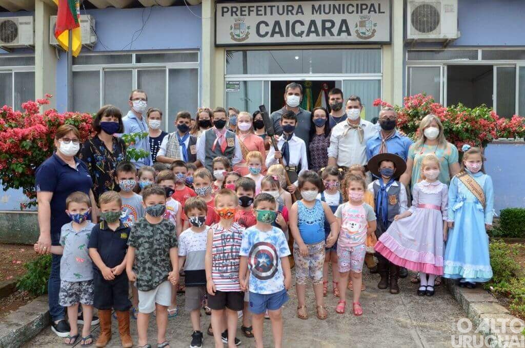 Chama crioula é recebida na sede da prefeitura de Caiçara