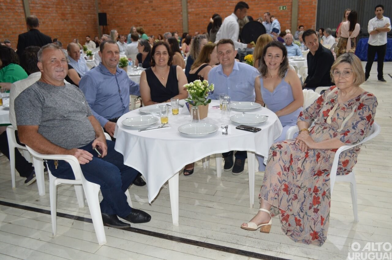 Jantar marca 40 anos da Apae-FW