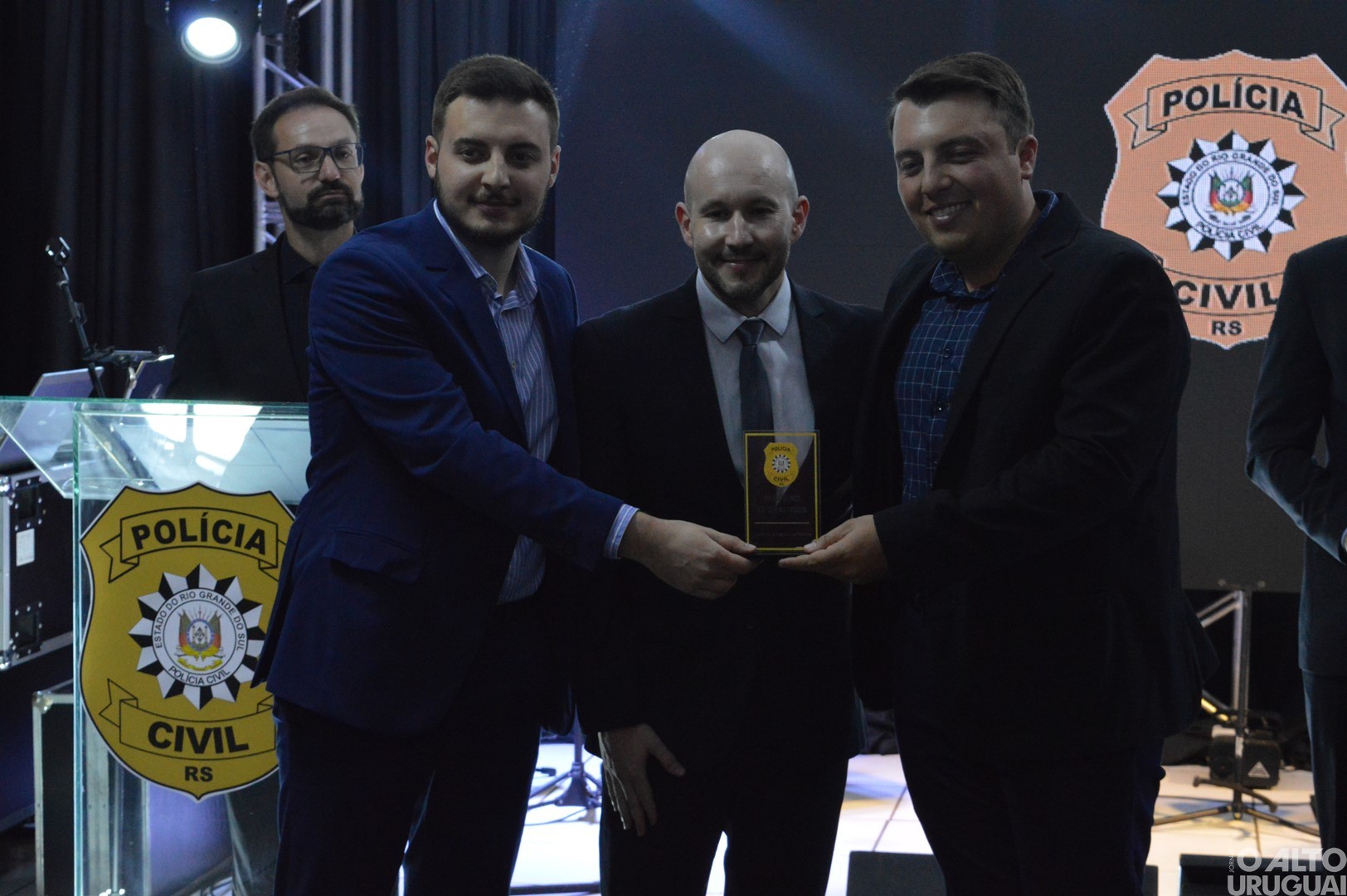 Baile Golden Night homenageia parceiros da Polícia Civil