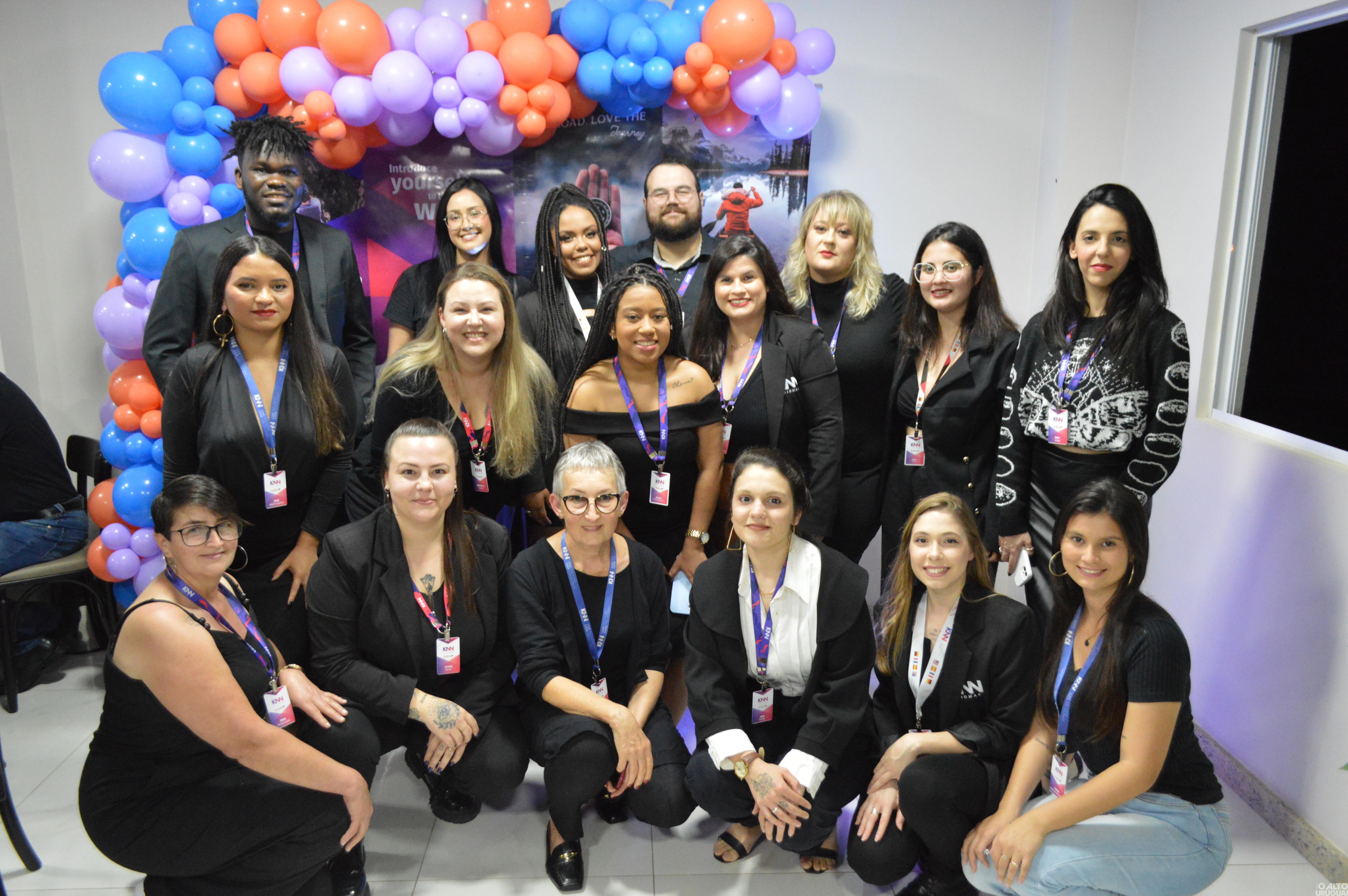 Com cerca de 400 alunos a KNN forma suas primeiras turmas de inglês em FW