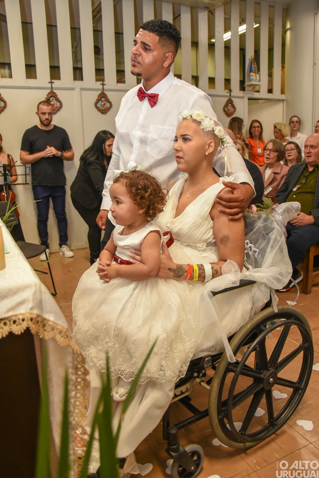 Jovem em tratamento paliativo se casa no Hospital de Clínicas