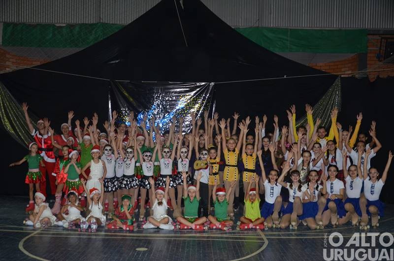 Magia da Patinação apresenta espetáculo de fim de ano