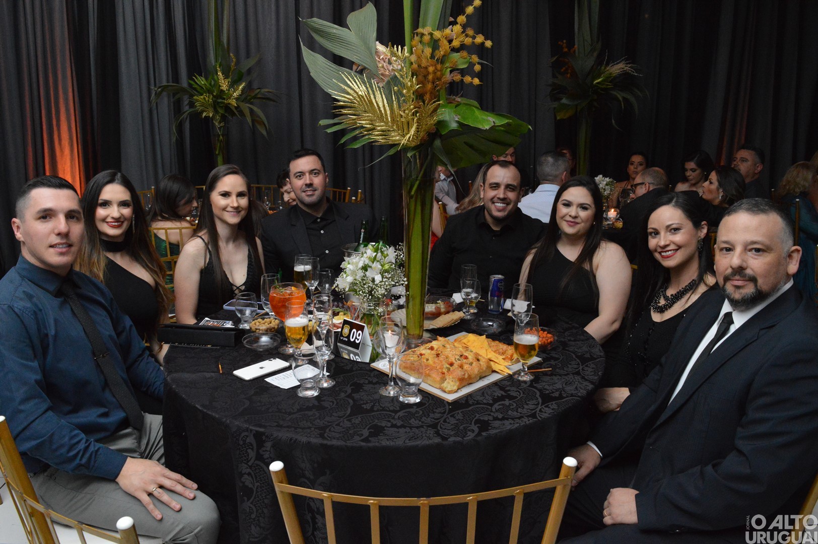 Baile Golden Night homenageia parceiros da Polícia Civil