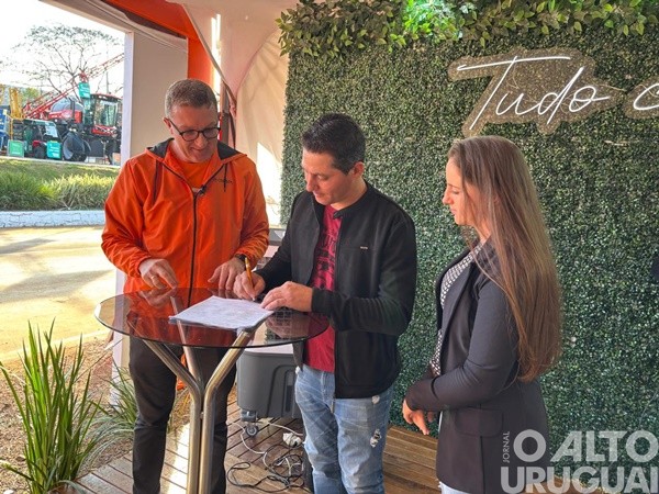 Cresol Raiz está presente na feira com atrações interativas, negócios e presença marcante no agro