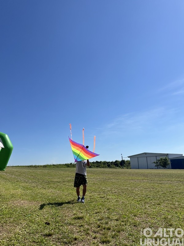 “Ventos de alegria” deixam colorido o céu de FW