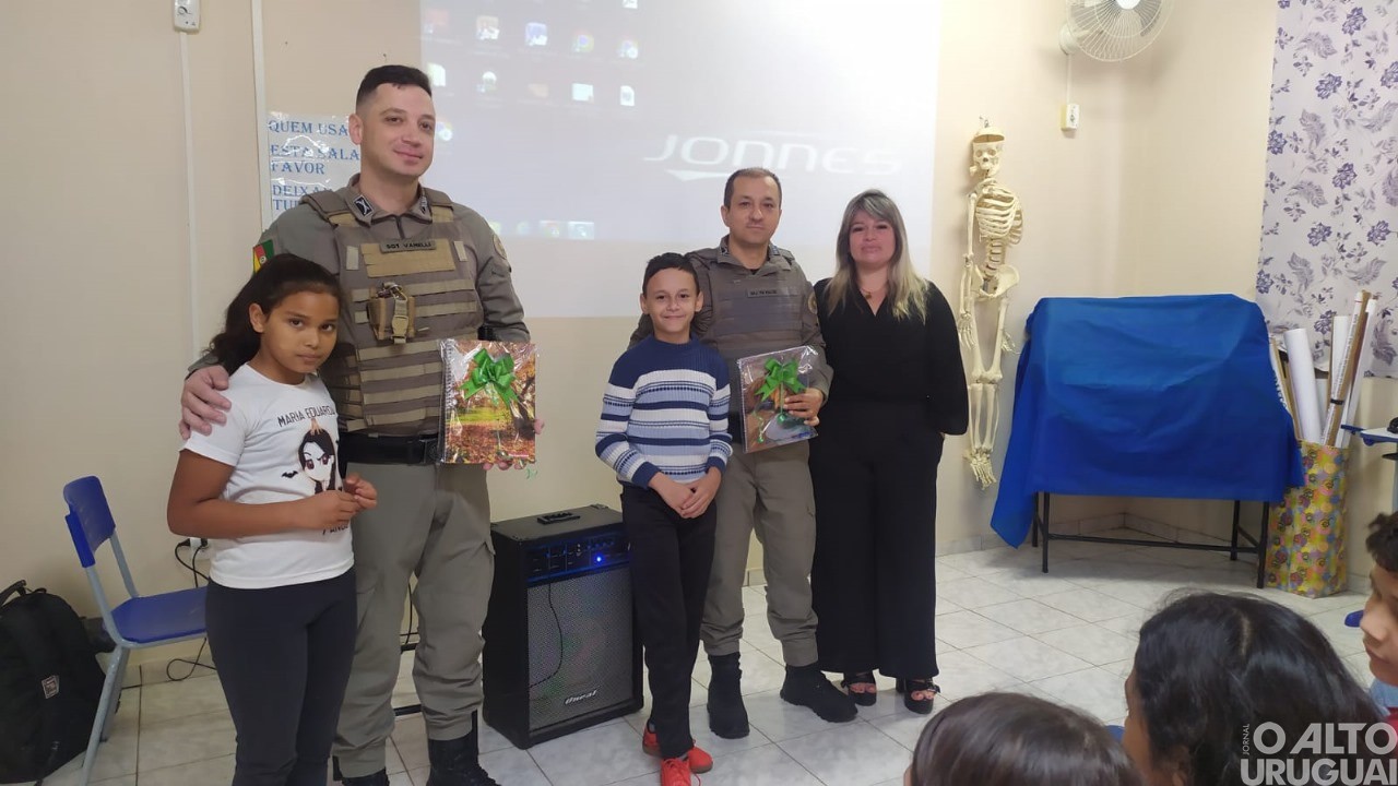 37º BPM realiza policiamento comunitário em escolas da região