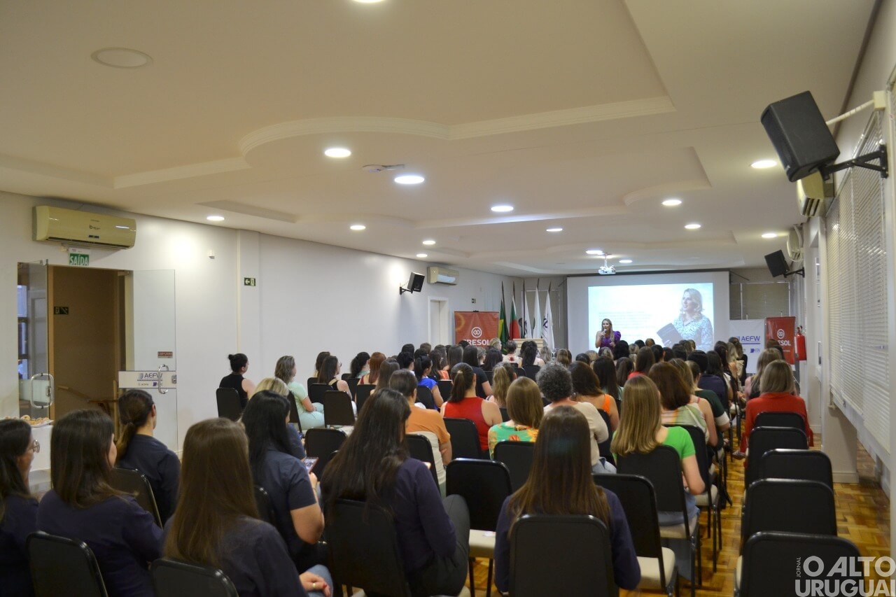 Cresol Raiz e Núcleo da Mulher Empreendedora da AEFW realizam Encontro Mulheres e Negócios