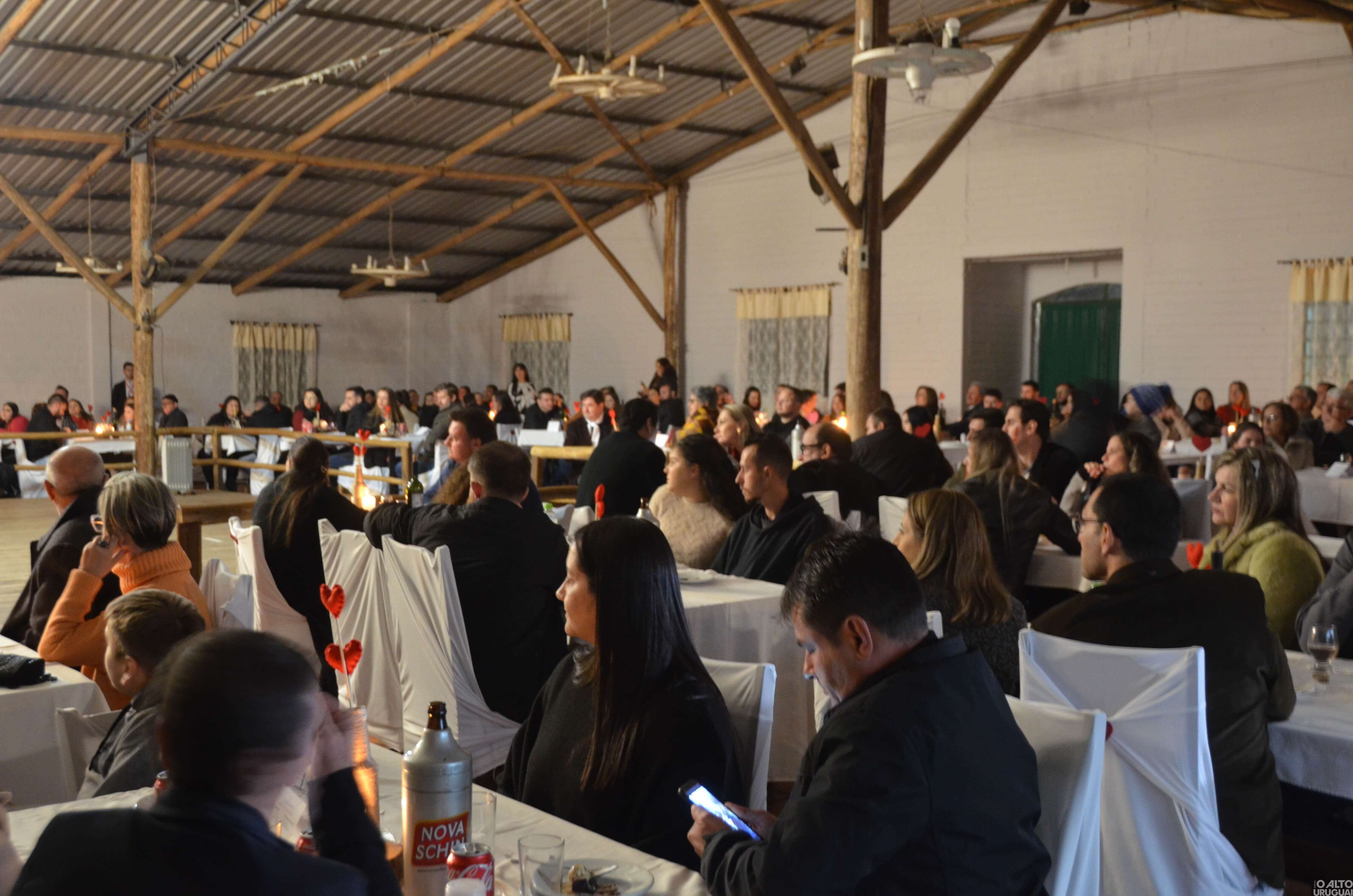 Noite do Galanteio reúne casais no CTG Rodeio da Querência