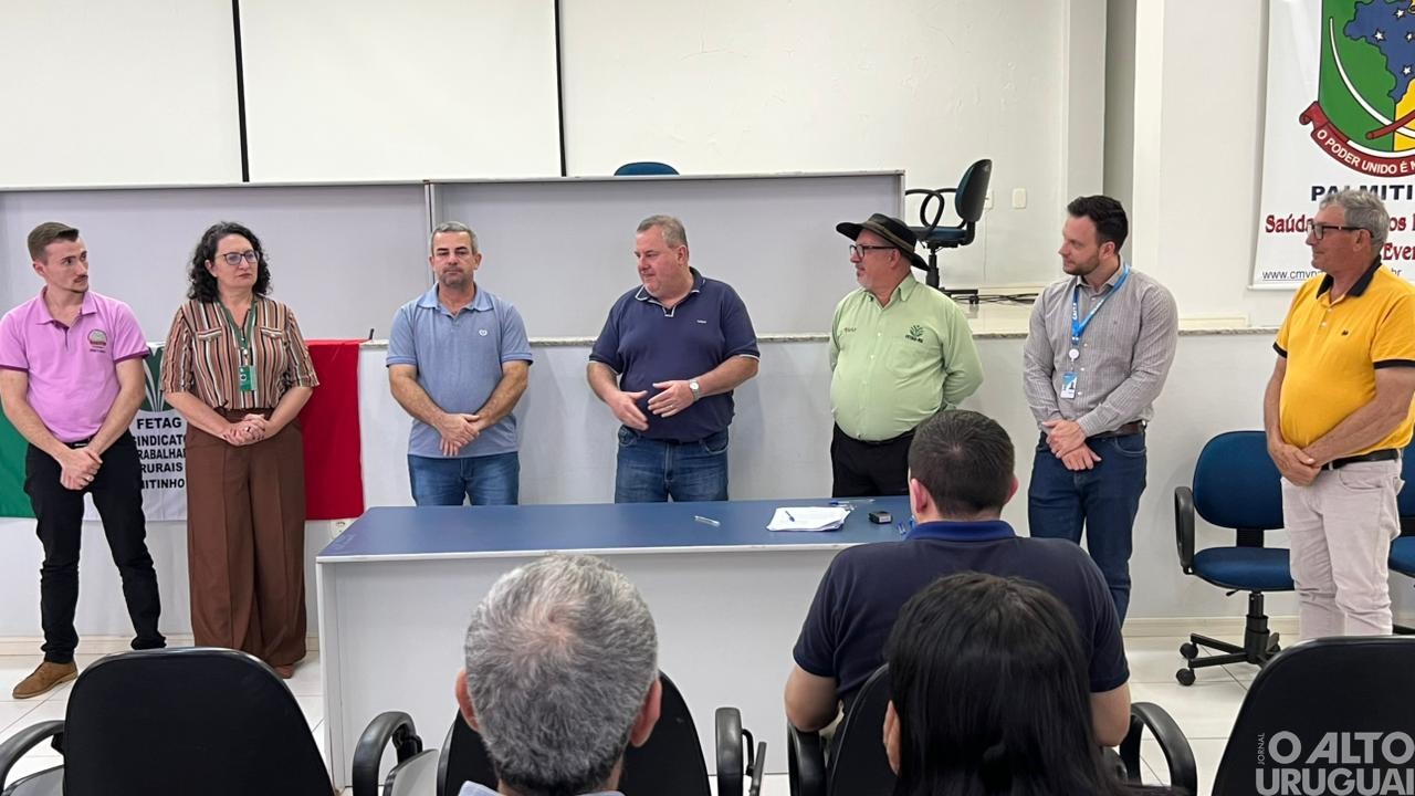 Palmitinho assina contratos para construção de 10 novas casas do PNHR