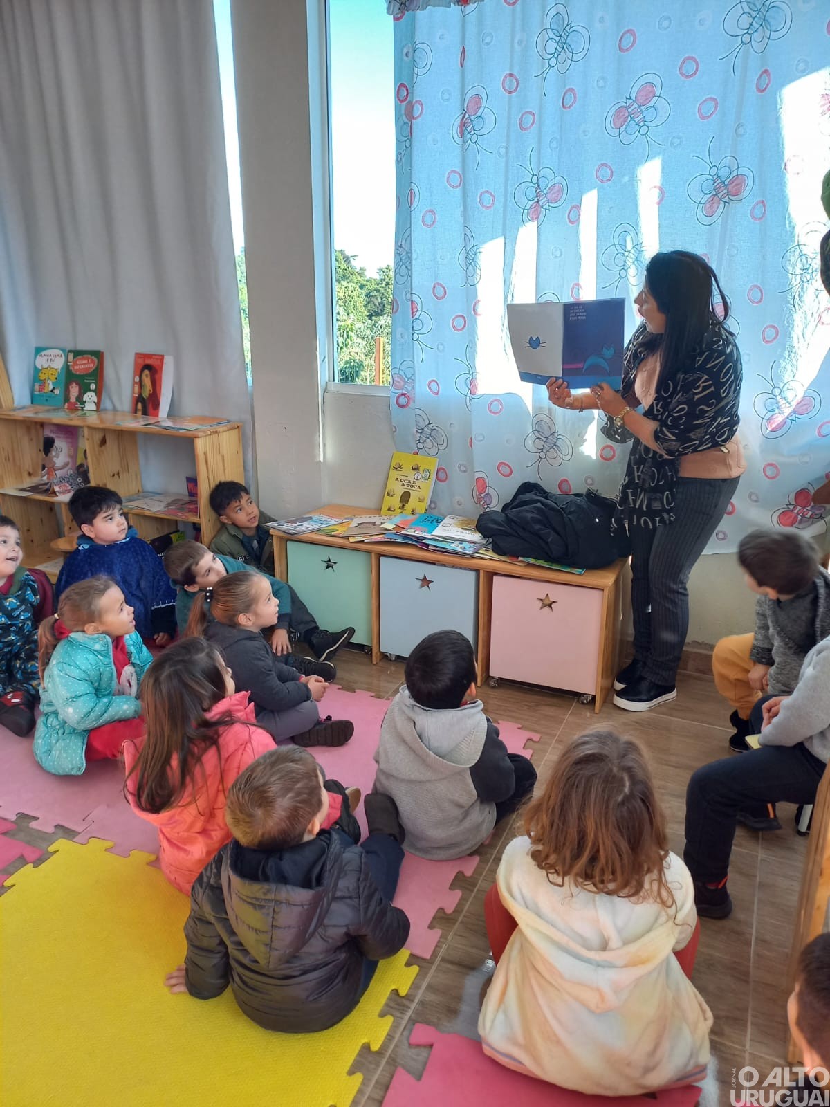 Vista Alegre reforça alfabetização com entrega de 120 livros na EMEI Dona Etelvina