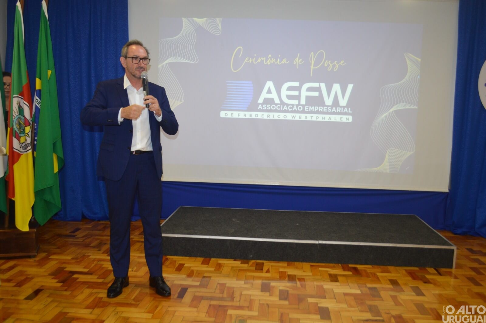 Novos membros da diretoria da AEFW são empossados