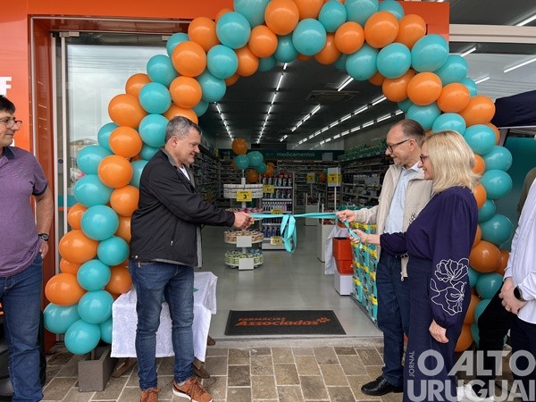 Inaugurada Farmácias Associadas Cruz Azul em Ametista do Sul