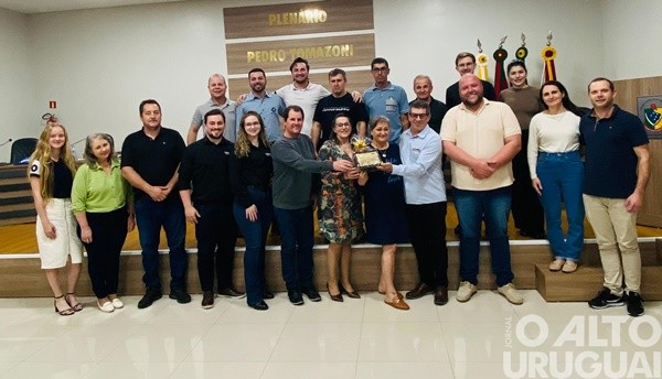 Câmara de Rodeio Bonito homenageia cidadãos destaque