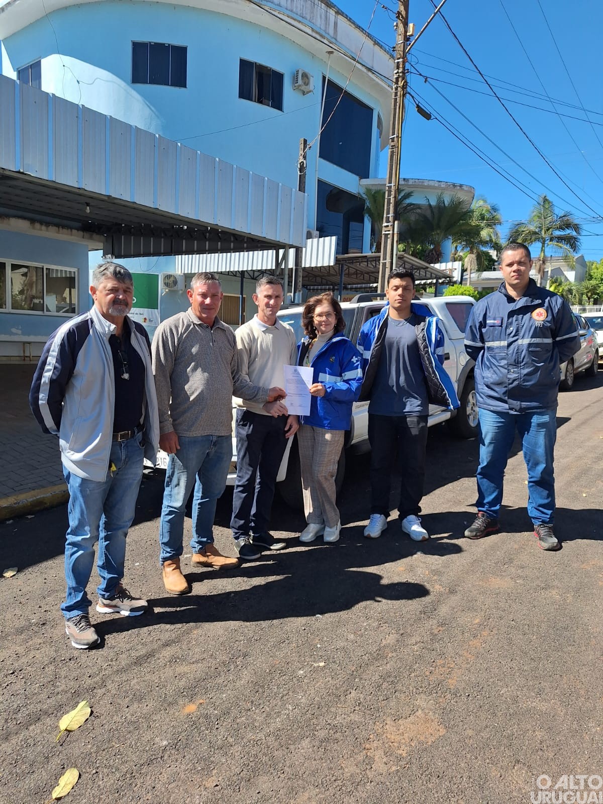 Cristal do Sul recebe caminhonete da SES