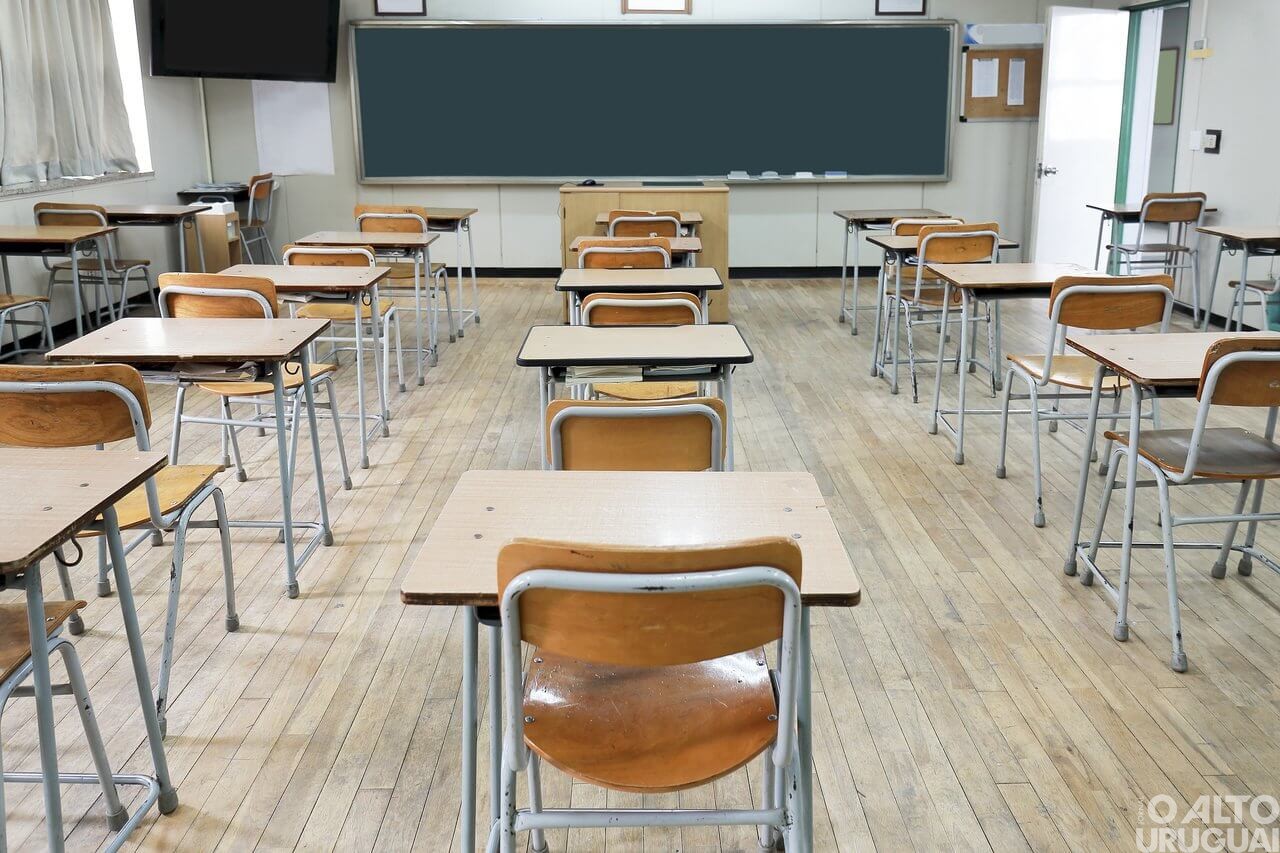 Novo decreto estadual diminui distanciamento em salas de aula