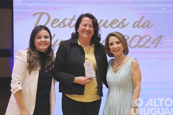 Escola Afonso Pena de FW recebe prêmio do Ideb 2023 em Porto Alegre