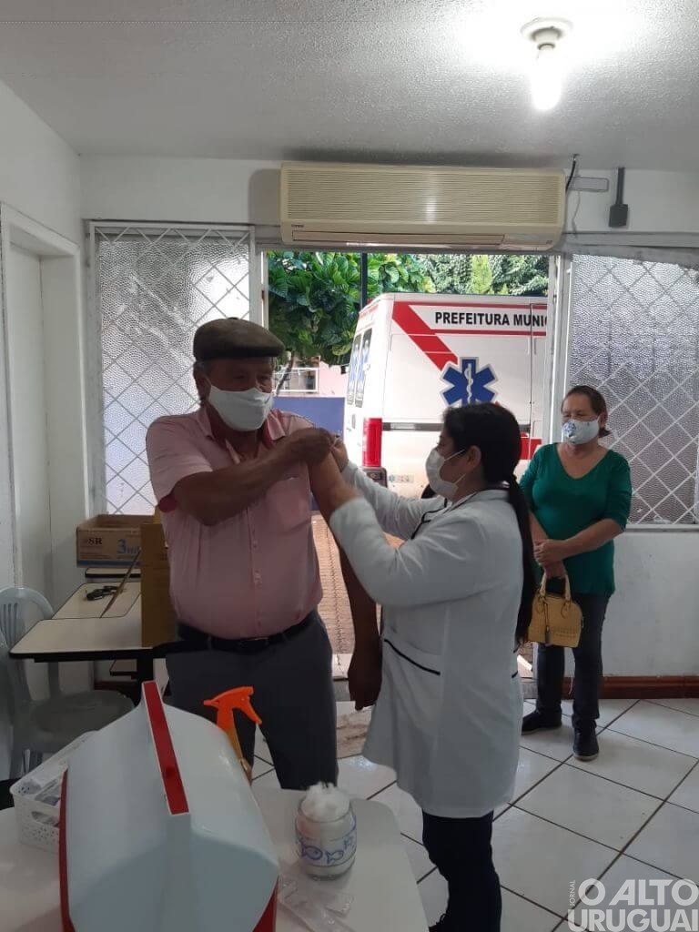 Dia “D” de vacinação imuniza público contra a Influenza