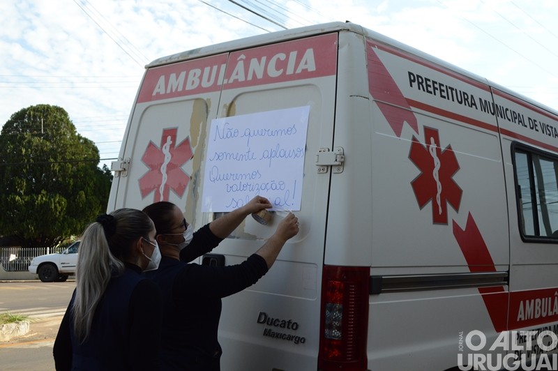 Profissionais de enfermagem promovem carreata