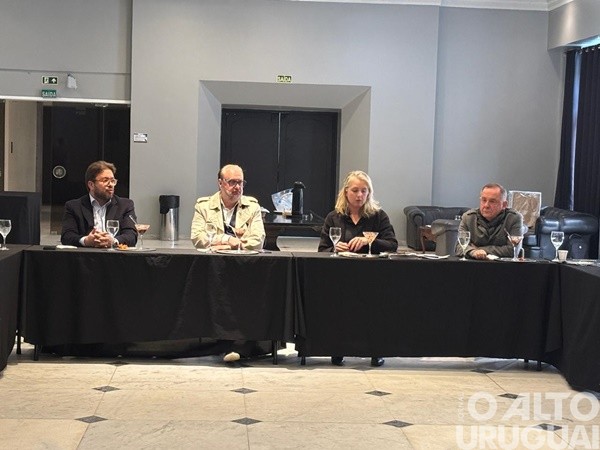 Encontro entre ADI Multimídia e Cremers debate aproximação entre as entidades