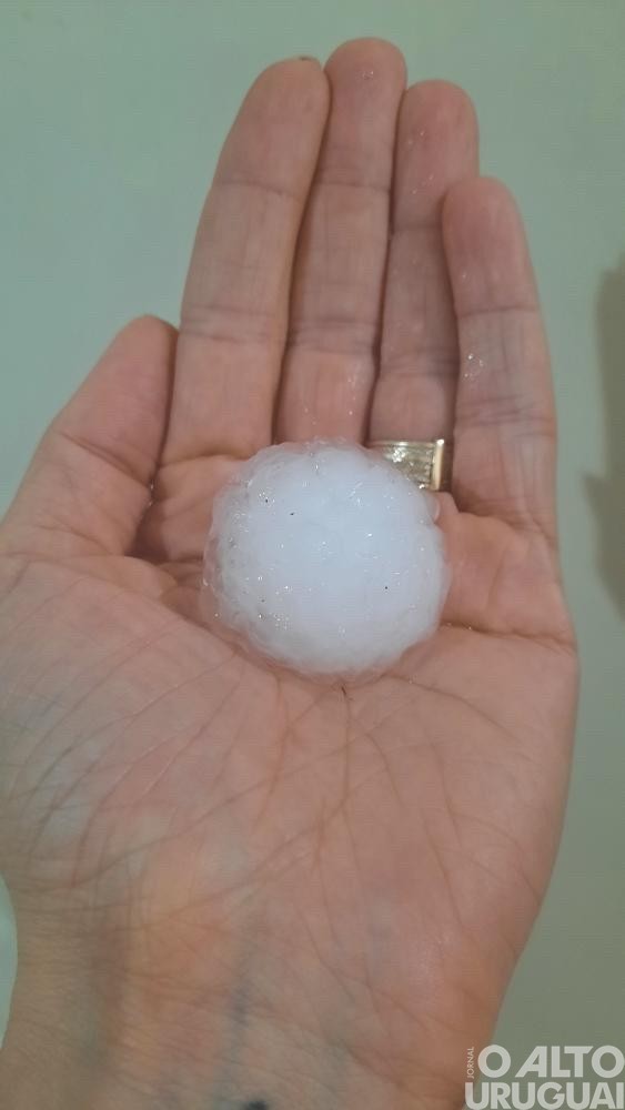 Municípios da região registram queda de granizo