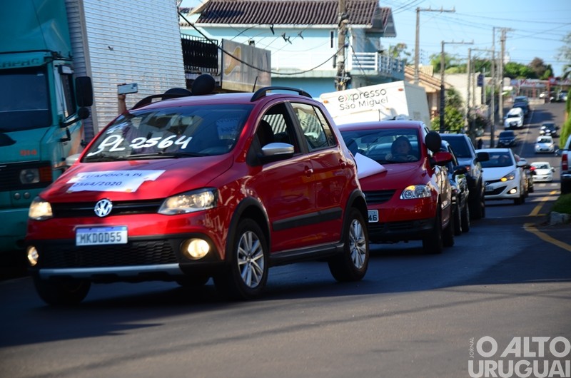 Profissionais de enfermagem promovem carreata