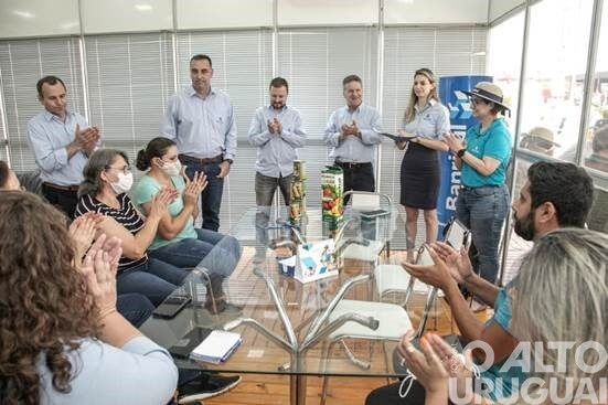 Agricultores de Erval Seco recebem sementes do Banrisul