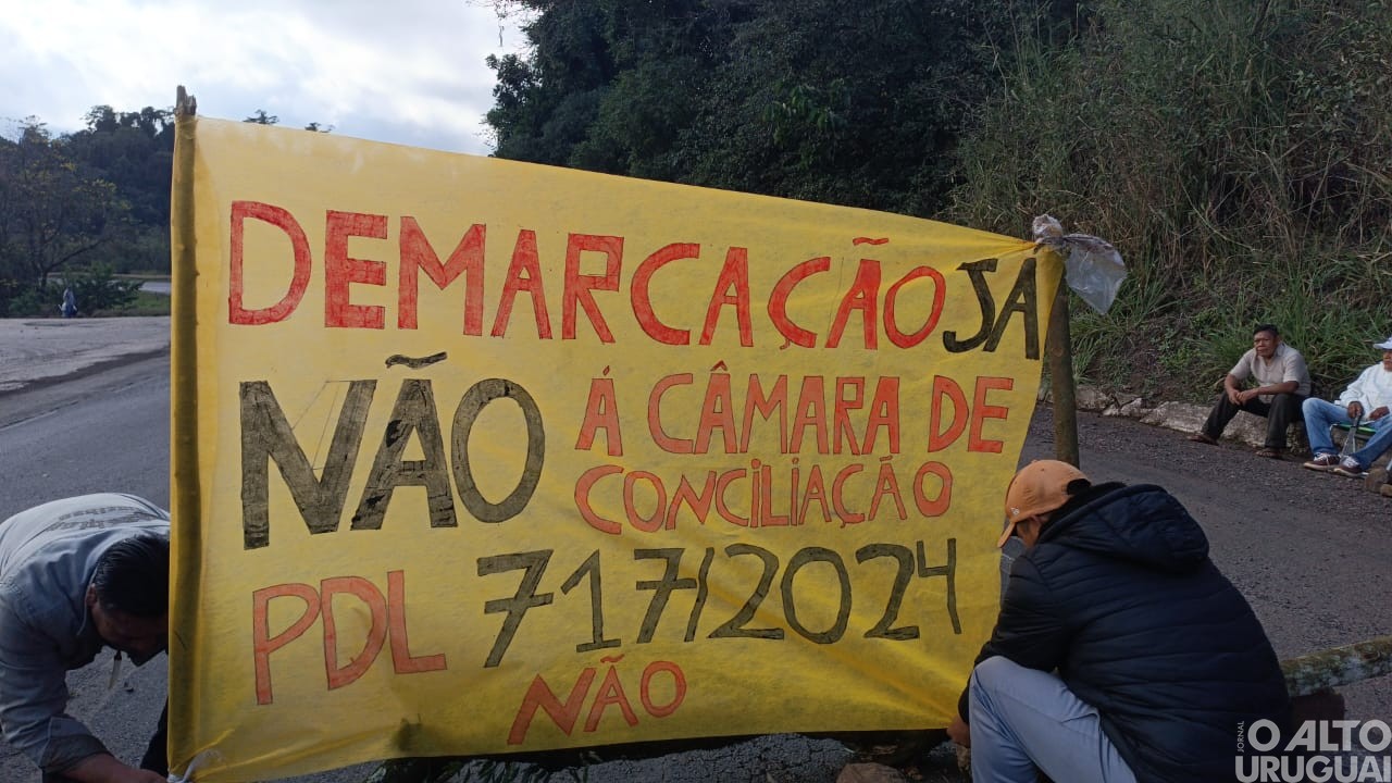 Indígenas bloqueiam rodovias na região