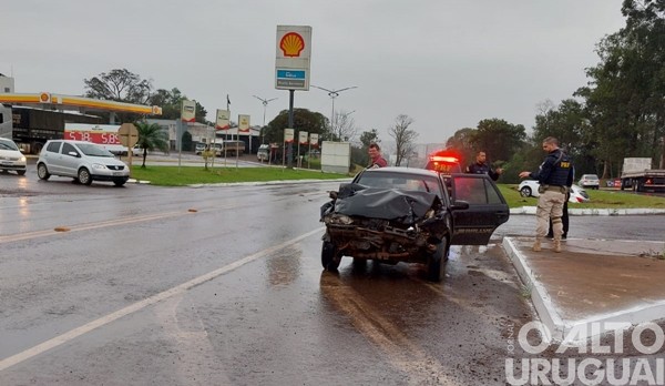 Acidente no trevo do Posto Serrano deixa três feridos
