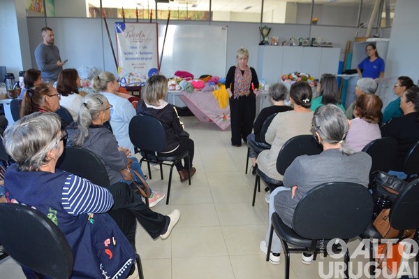 Tricolã promove workshop de tricô e crochê em FW