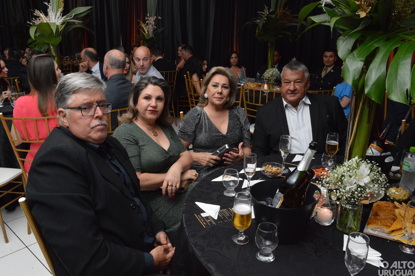 Baile Golden Night homenageia parceiros da Polícia Civil