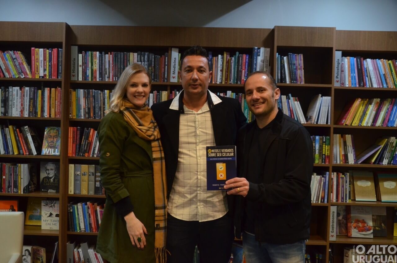 Professor Roberto Franciscatto lança livro pela Vitrola Editora