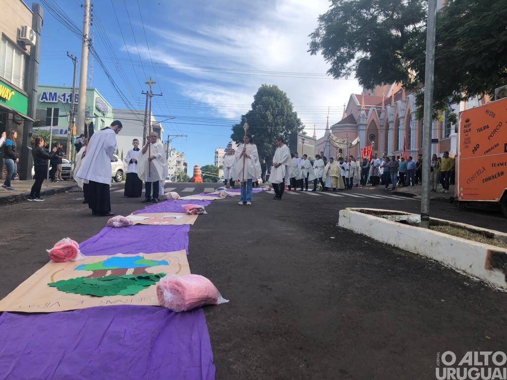 Fiéis celebram Corpus Christi em FW