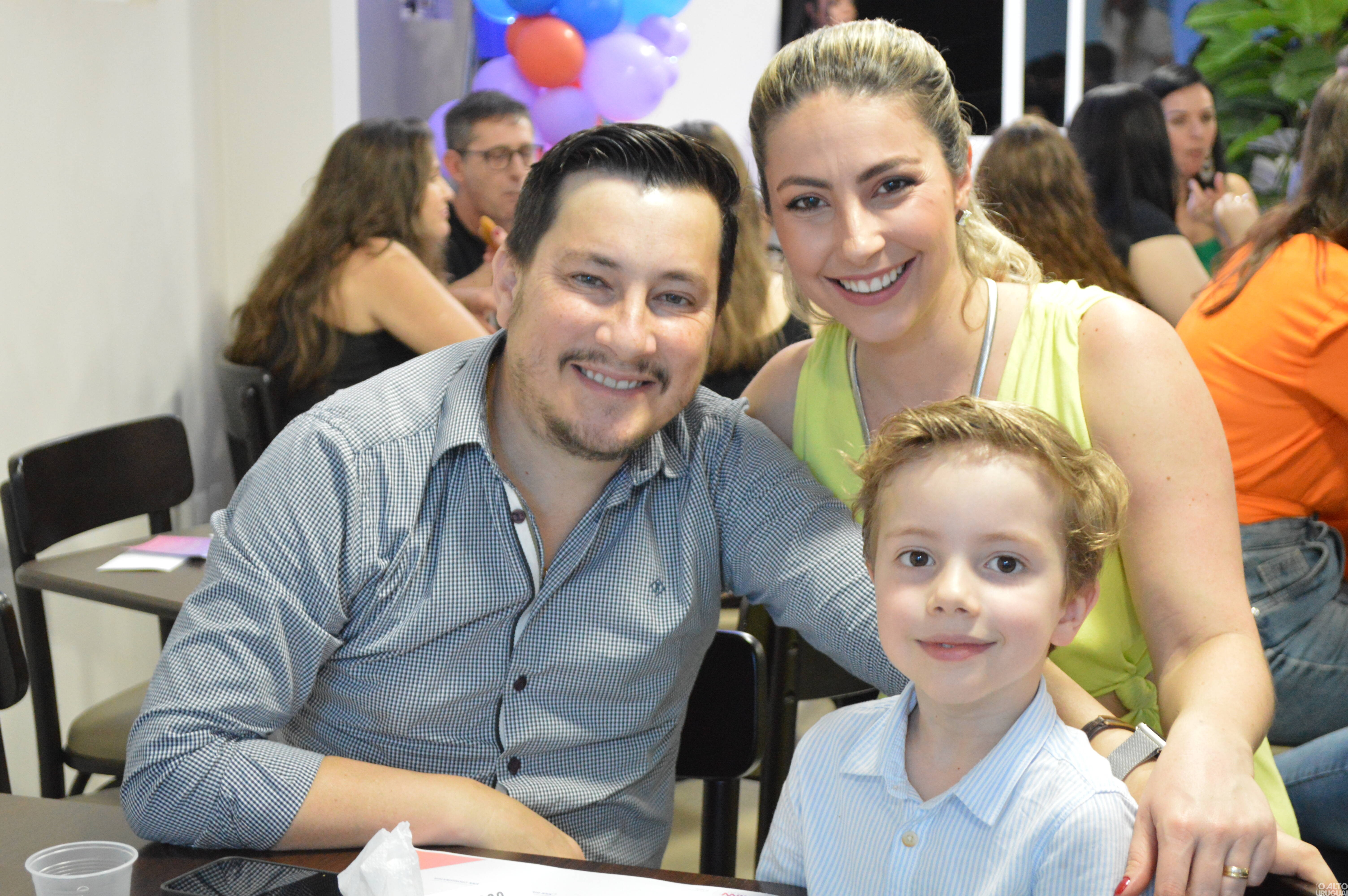 Com cerca de 400 alunos a KNN forma suas primeiras turmas de inglês em FW