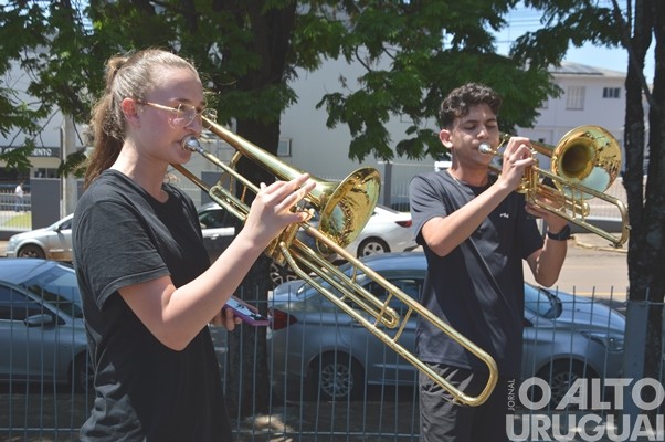 Bandas da Escola Cardeal Roncalli conquistam cinco títulos de campeãs e três de vice-campeãs em SC