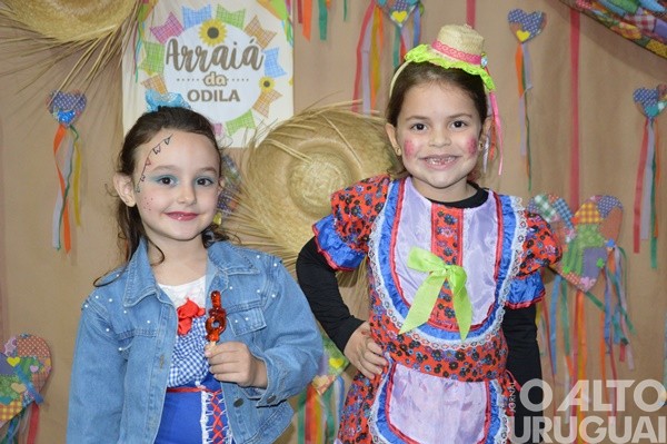 Festa Junina da Escola Irmã Odila Lehnen reúne comunidade em noite de alegria e tradição