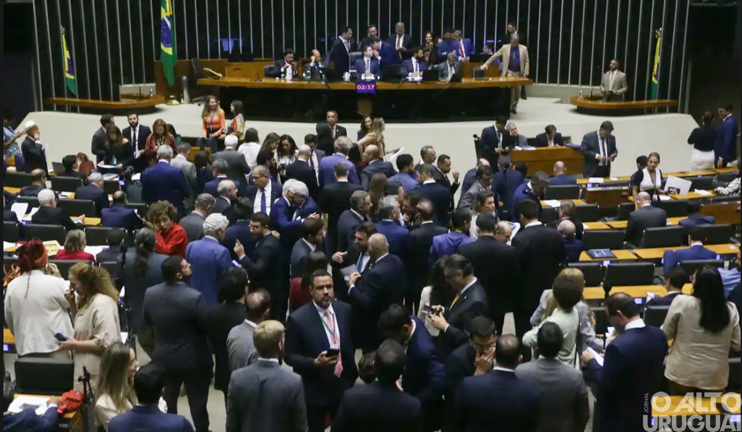 Câmara aprova isenção do IR para quem ganha até R$ 5 mil