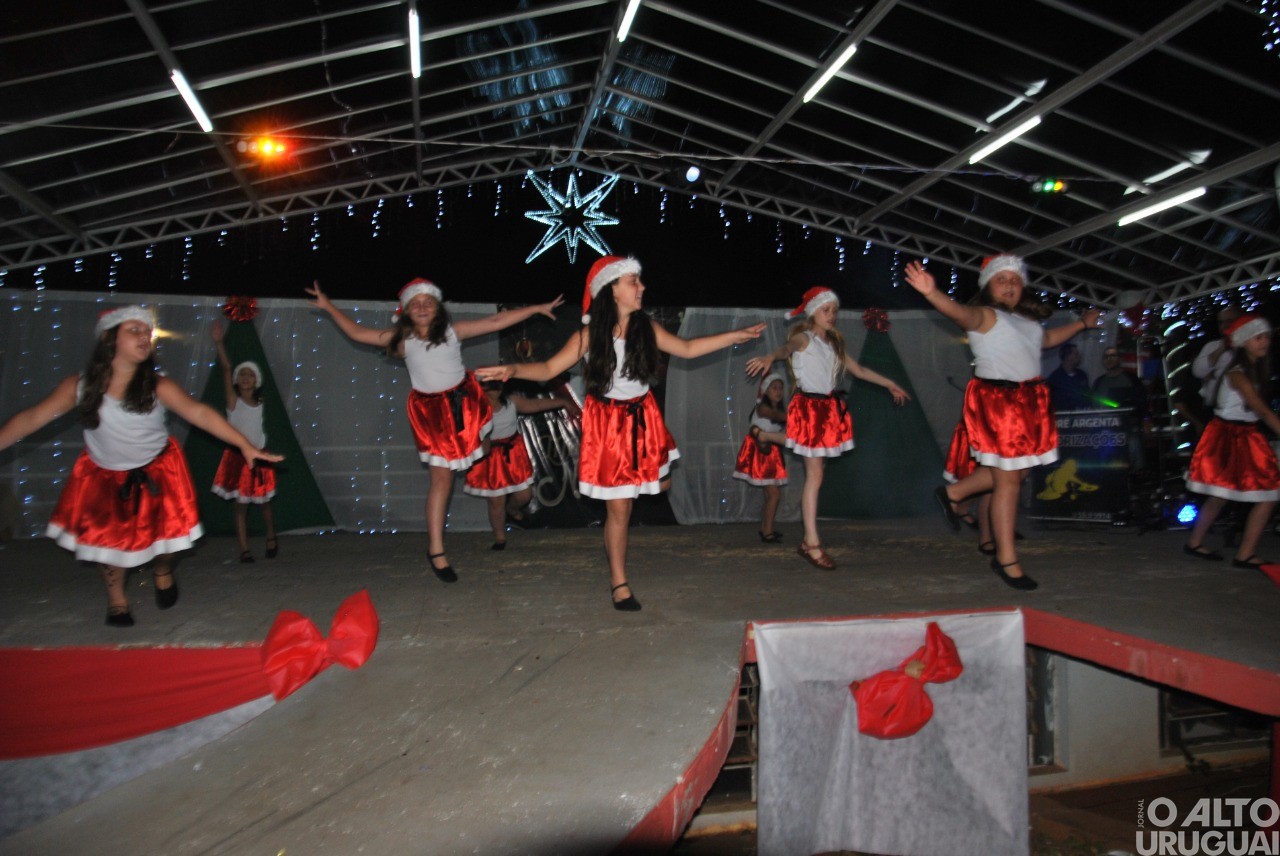 Magia de Natal reúne comunidade em Palmitinho