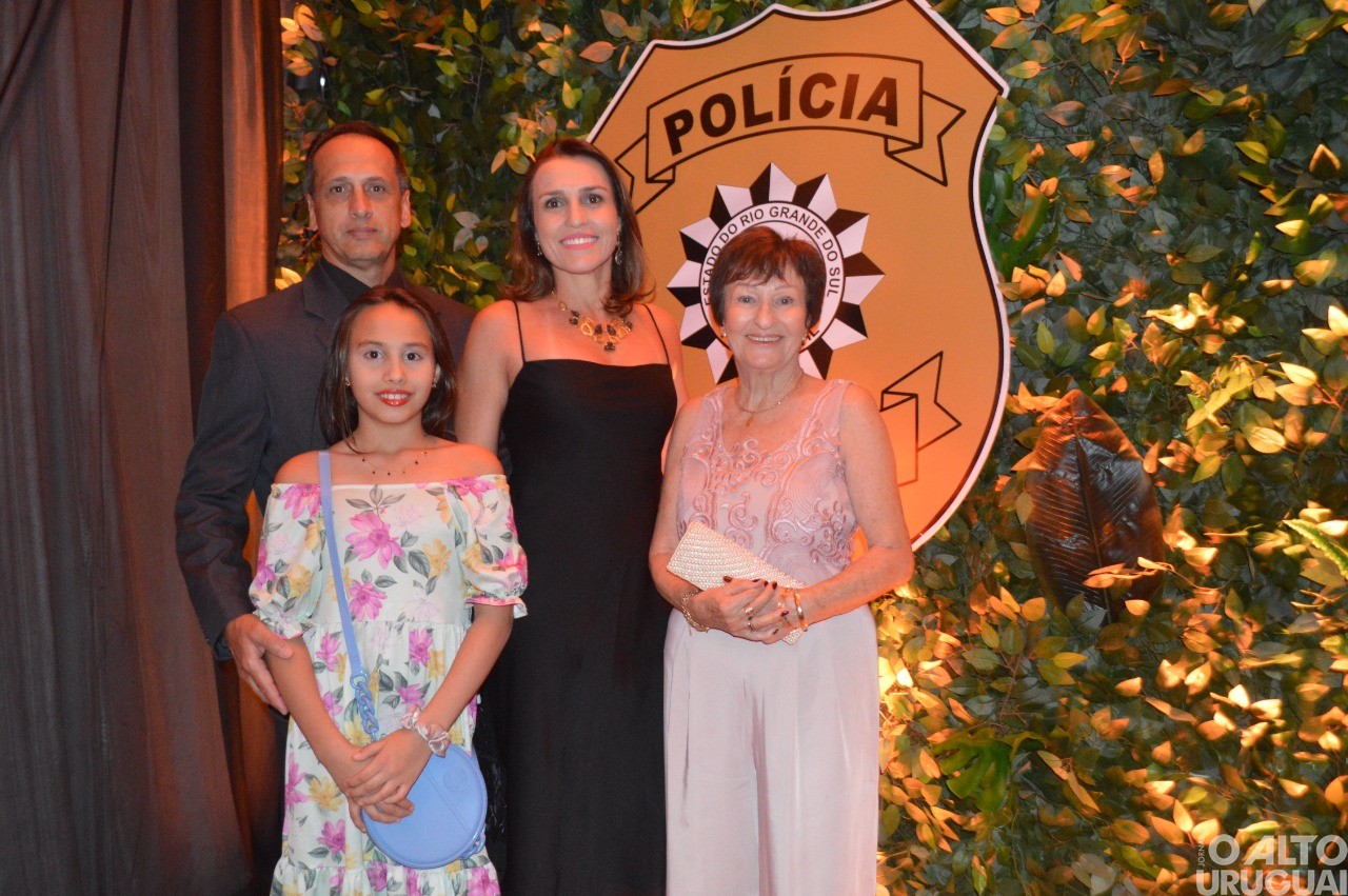 Baile Golden Night da 14ª DRPI homenageia parceiros da Polícia Civil na região