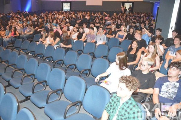 Caravana do Enem reúne mais de 600 estudantes na URI/FW
