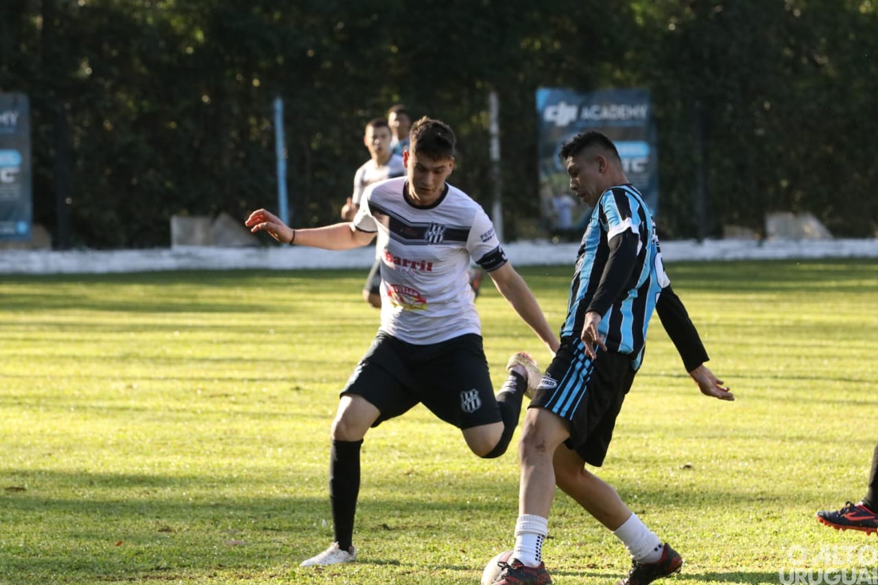Amistoso com a presença de ex-jogadores do Grêmio é realizado em FW