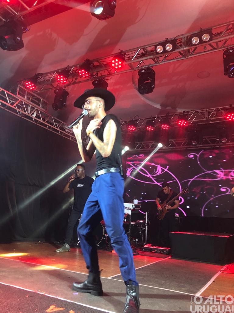 Sertanejo Luan Pereira reúne grande público em show em FW