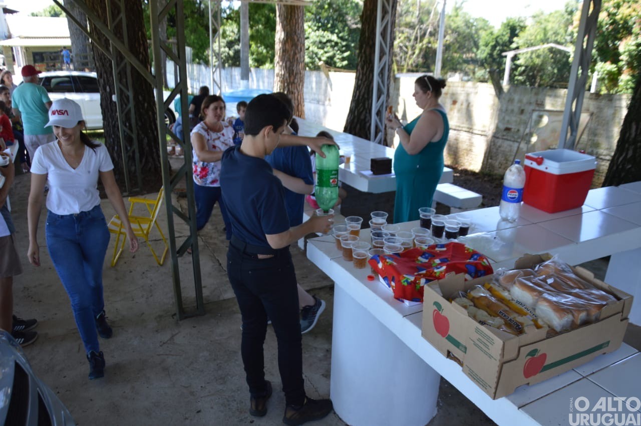 Integrantes do Aeroclube de FW realizam ação de Natal com voos panorâmicos