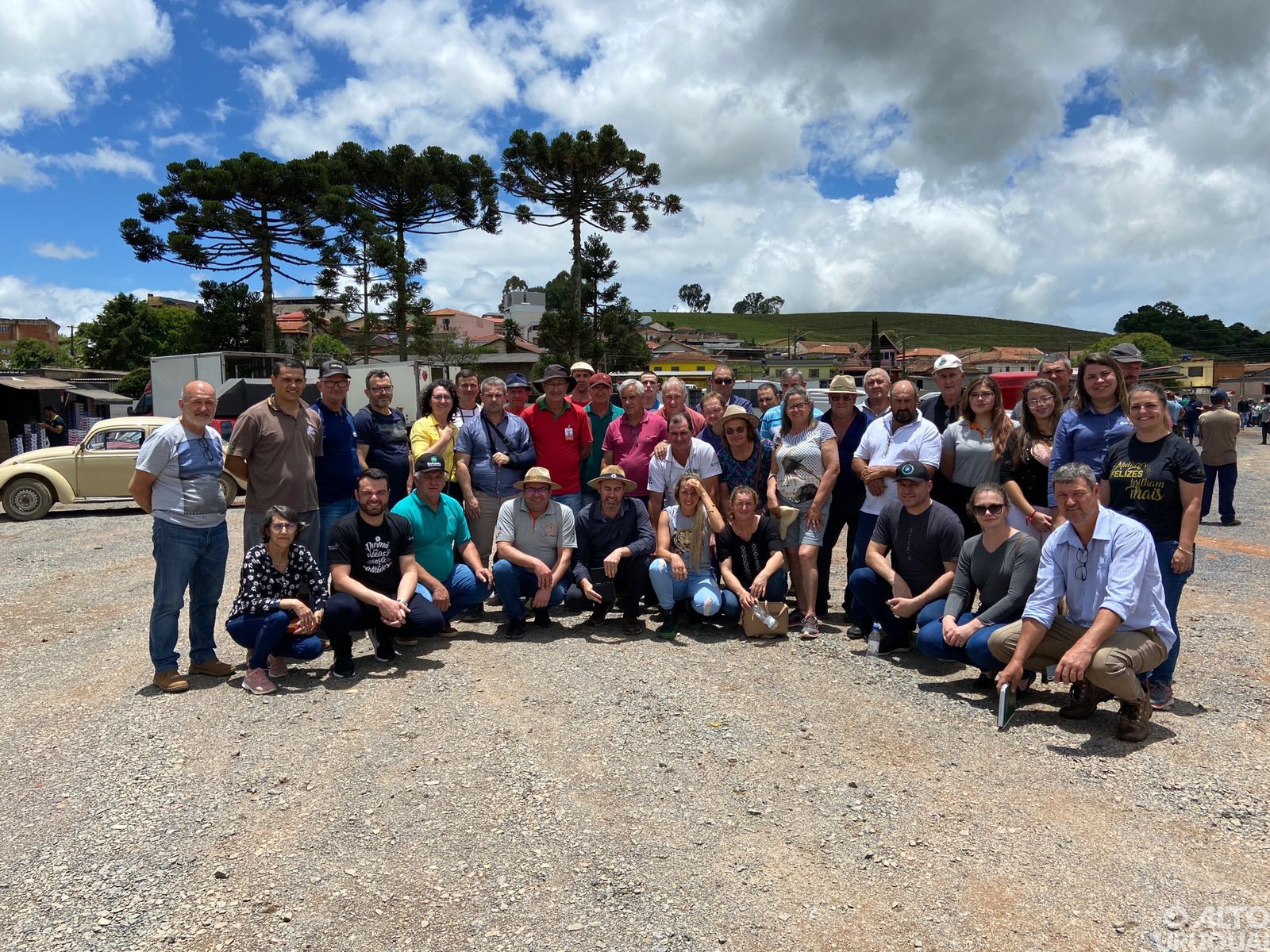 Representantes do STR regional conhecem produção de morangos mineira