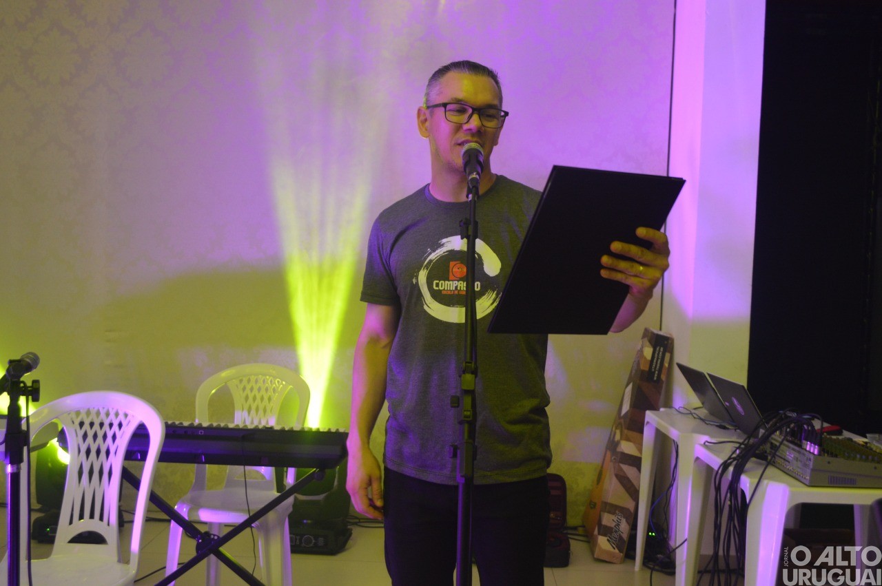 Recital da Escola Compasso encanta público