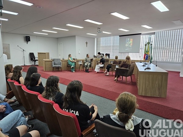 Presidência da Câmara e Procuradoria da Mulher de FW promovem fórum na Câmara