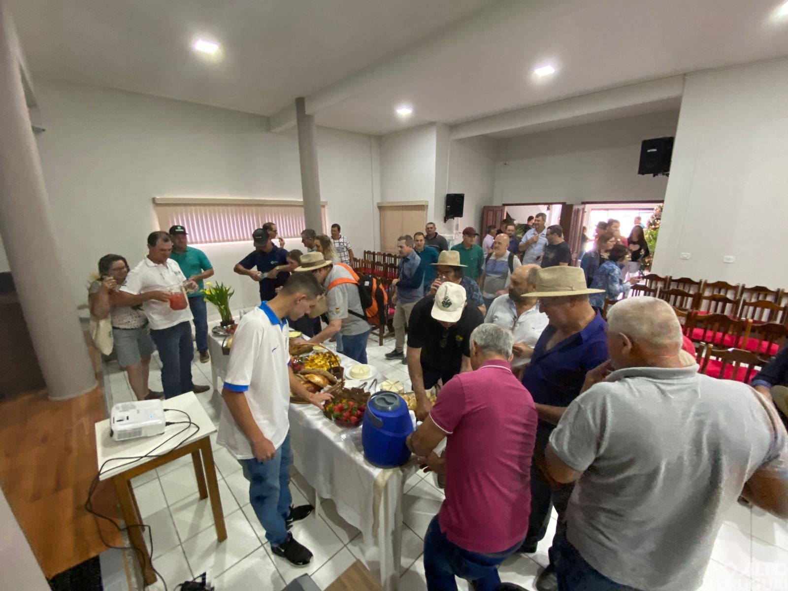 Representantes do STR regional conhecem produção de morangos mineira